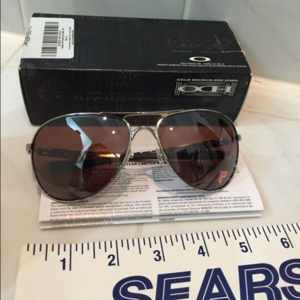 New Oakley sunglasses aviator
